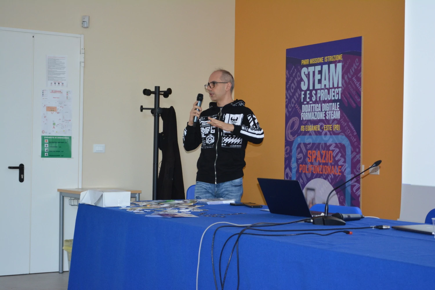 Fabio Lovato, introduzione a GNU/Linux e digitale